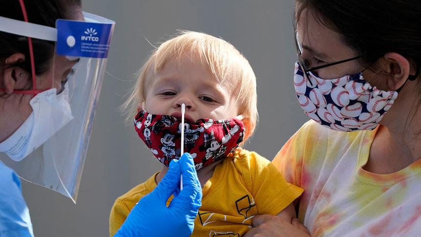 Дети какого возраста входят в особую зону риска омикрон-штамма COVID-19