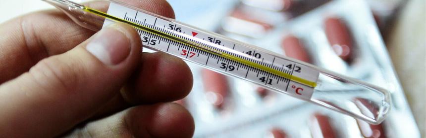 Врач посоветовал принимать при «Омикроне» противовирусные и отказаться от антибиотиков