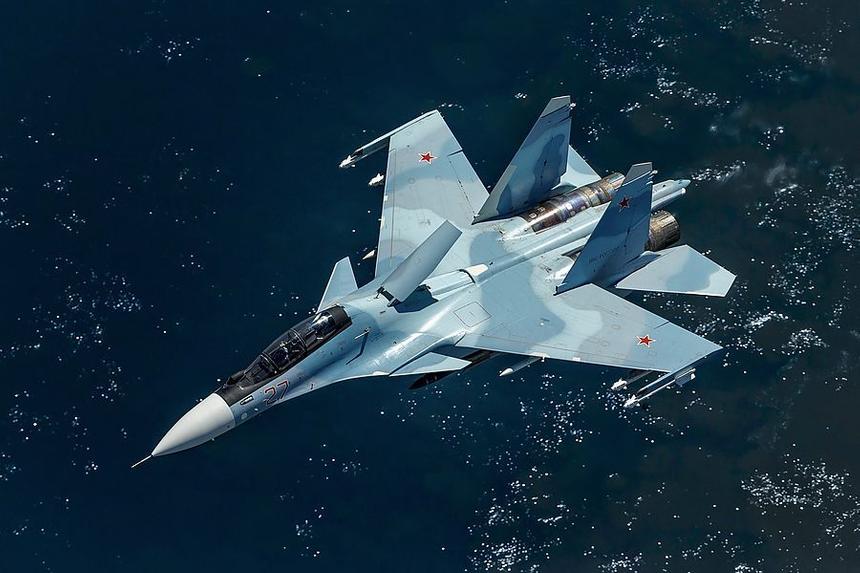 Российские военные получили первые модернизированные истребители Су-30
