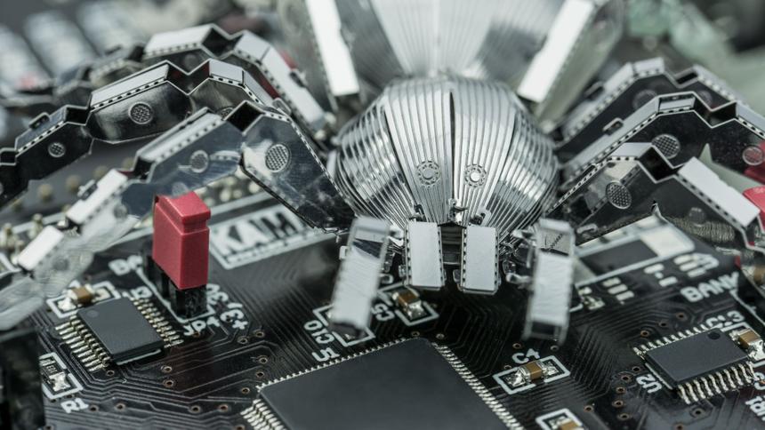 Новый вирус остаётся в компьютере даже после замены жёстких дисков и SSD