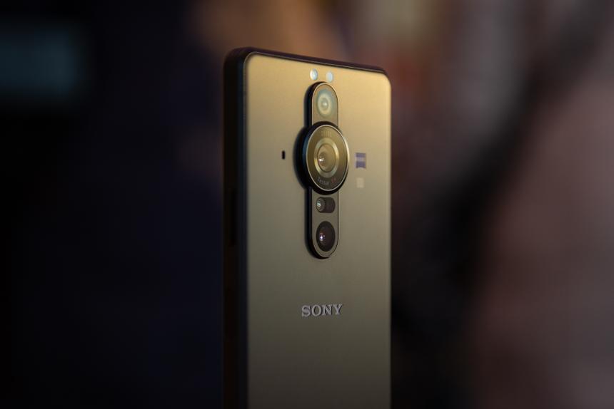 Дело даже не в деньгах. Вы должны быть достаточно крутым для покупки этого смартфона