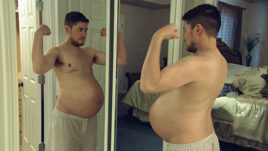 В iPhone добавили смайлики с беременным мужчиной