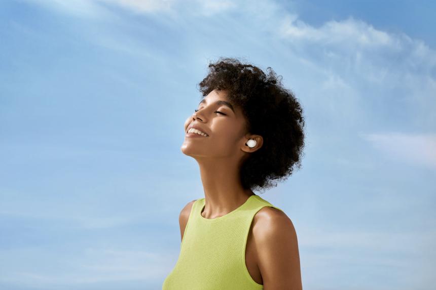 Xiaomi привезла в Россию беспроводные наушники дешевле двух тысяч рублей