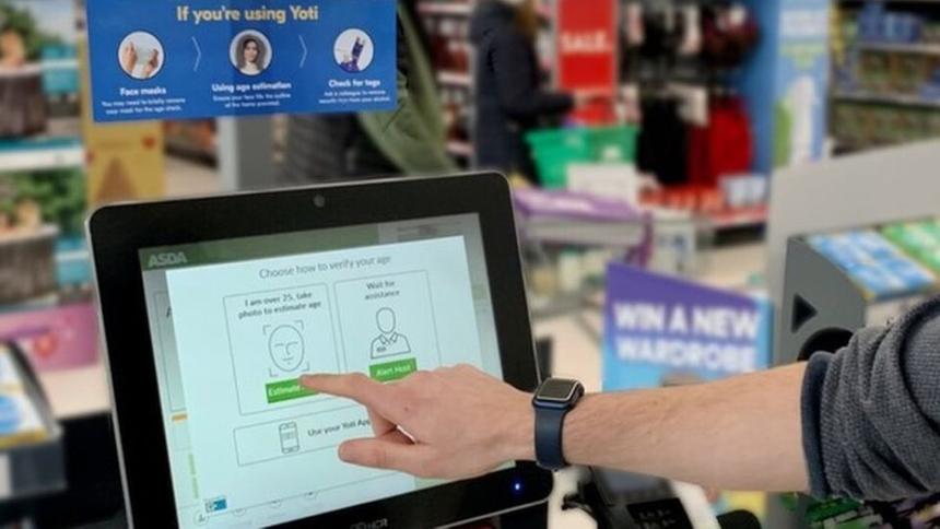 Теперь без паспорта: компьютер научили автоматически определять возраст человека при покупке алкоголя