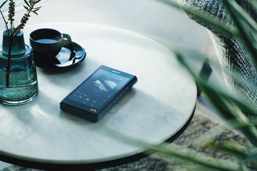 Sony возродила легендарный плеер Walkman и установила в него Android
