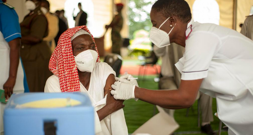 Какая часть населения Земли вакцинировалась от COVID-19