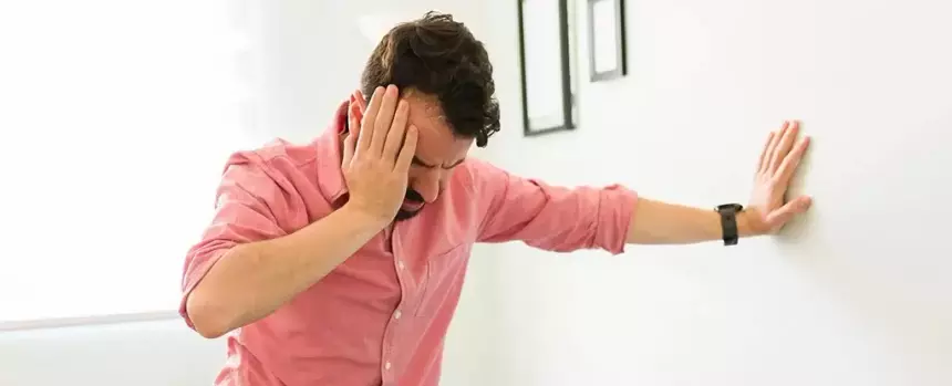 Учёные: два простых упражнения помогут уменьшить головокружение, когда вы встаёте