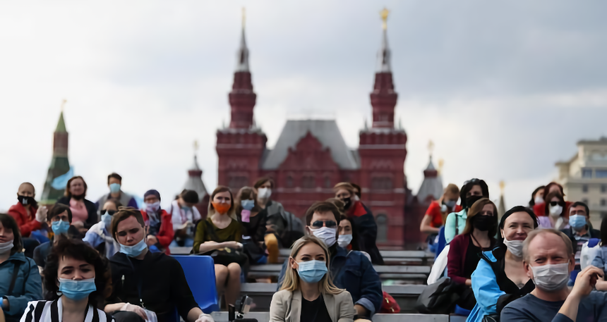 Будет ли очередная летняя волна COVID-19 в России — отвечает инфекционист