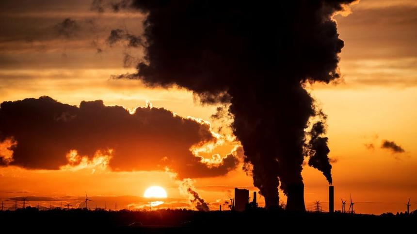 Сколько денег тратит человечество на уничтожение природы и усиление глобального потепления