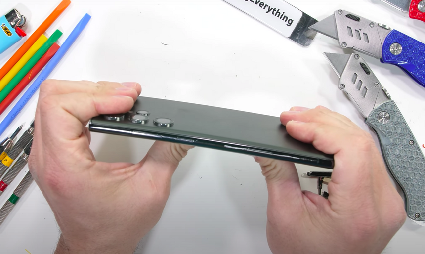 Флагман Samsung Galaxy S22 Ultra со стилусом проверили на прочность