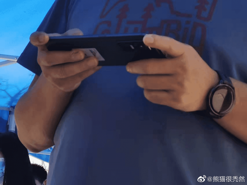 На фото попал первый в мире смартфон со 150-Вт зарядкой