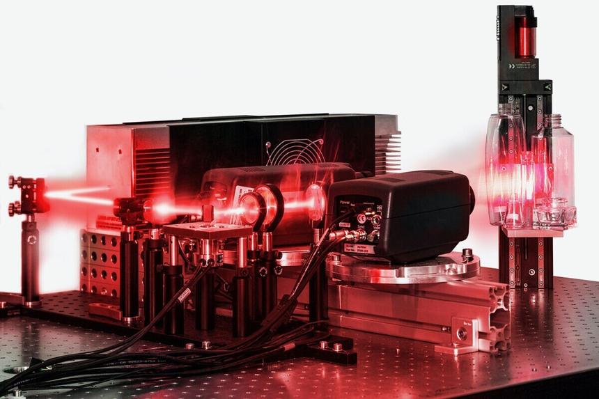 Новый датчик позволил роботам "видеть" прозрачные объекты