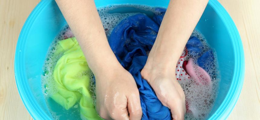 Врач рассказала о вреде для кожи стирального порошка