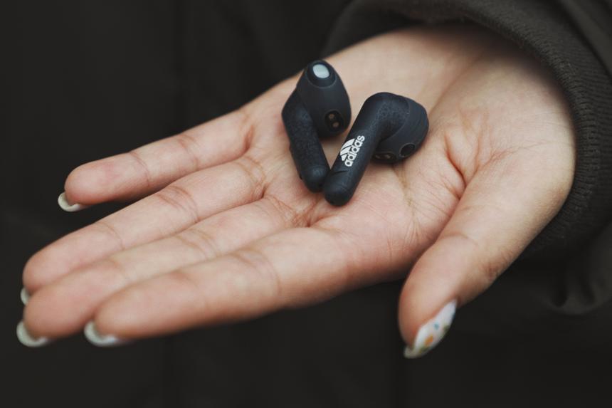 Вас бесит, что наушники по прочности сейчас на уровне чипсов? Берите «бронированную» спортивную модель!