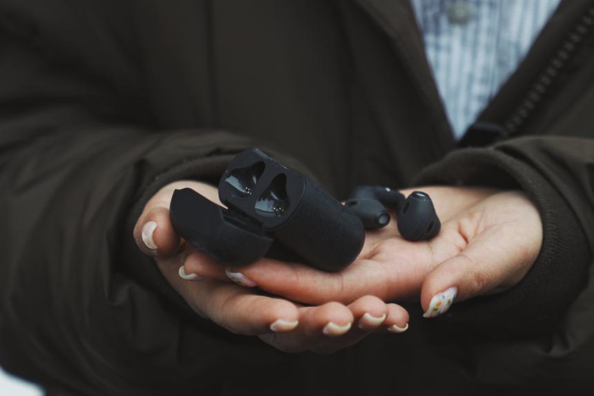 Вас бесит, что наушники по прочности сейчас на уровне чипсов? Берите «бронированную» спортивную модель!