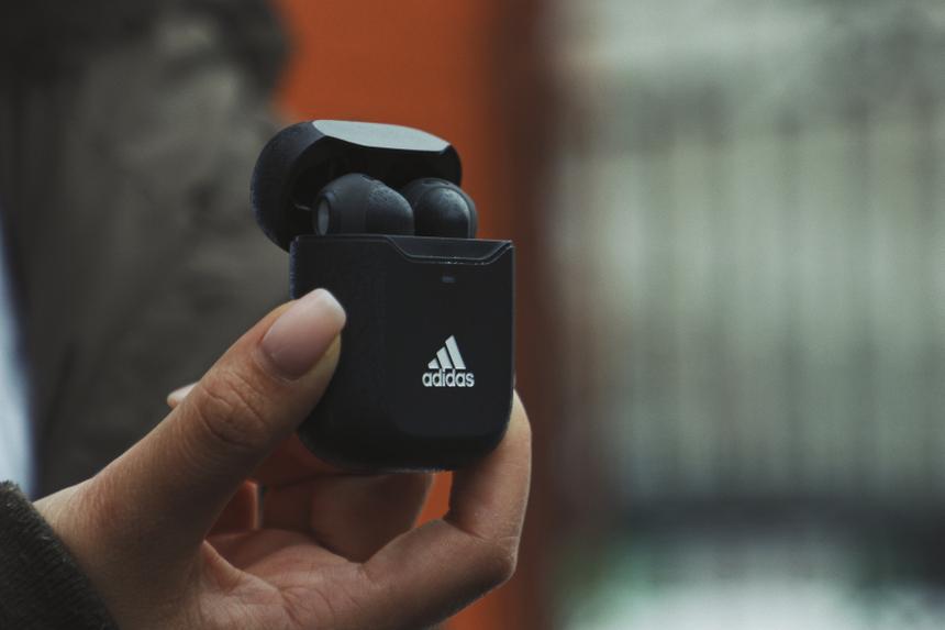 Вас бесит, что наушники по прочности сейчас на уровне чипсов? Берите «бронированную» спортивную модель!