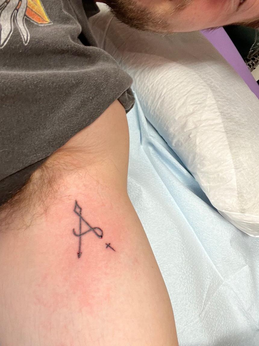 Мужчина набил первую в мире татуировку авторства искусственного интеллекта