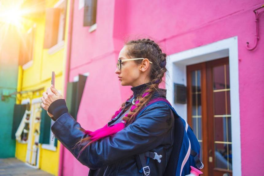 Сколько денег потеряли российские блогеры после блокировки Instagram*