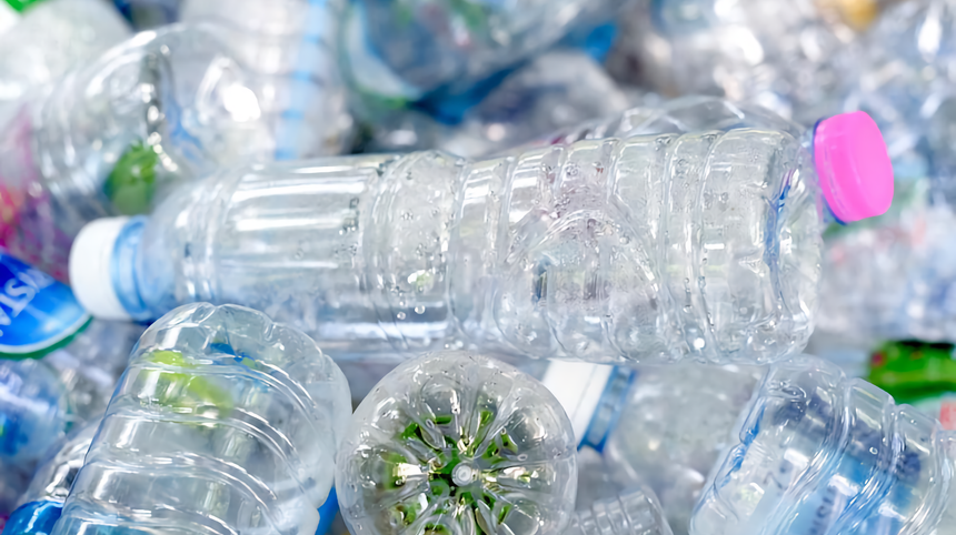 Изобретён экологичный способ производства пластика для бутылок