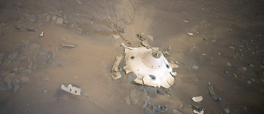 Марсианский вертолет сфотографировал место крушения спускового аппарата Perseverance