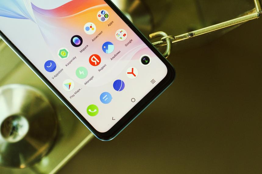 Необычный бюджетный смартфон, который берут не из-за цены или характеристик. И не жалеют об этом