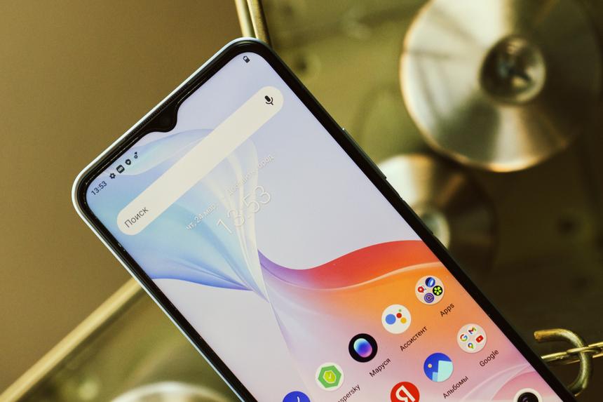 Необычный бюджетный смартфон, который берут не из-за цены или характеристик. И не жалеют об этом