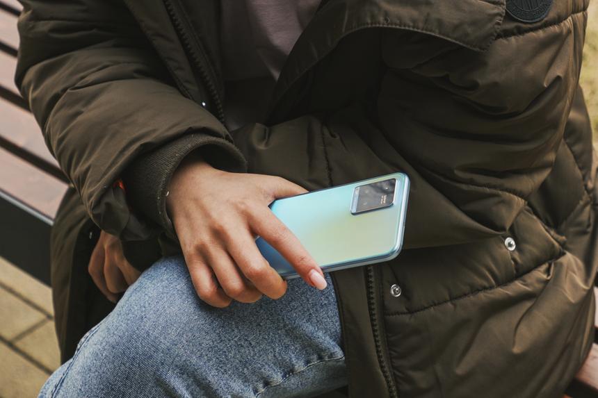 Необычный бюджетный смартфон, который берут не из-за цены или характеристик. И не жалеют об этом