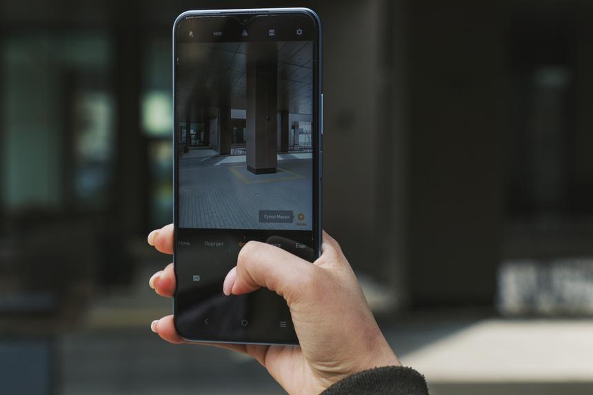 Необычный бюджетный смартфон, который берут не из-за цены или характеристик. И не жалеют об этом