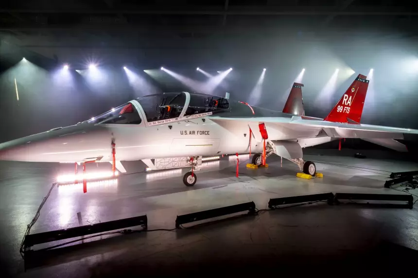 Новый учебный самолёт военных пилотов США впервые показали вживую