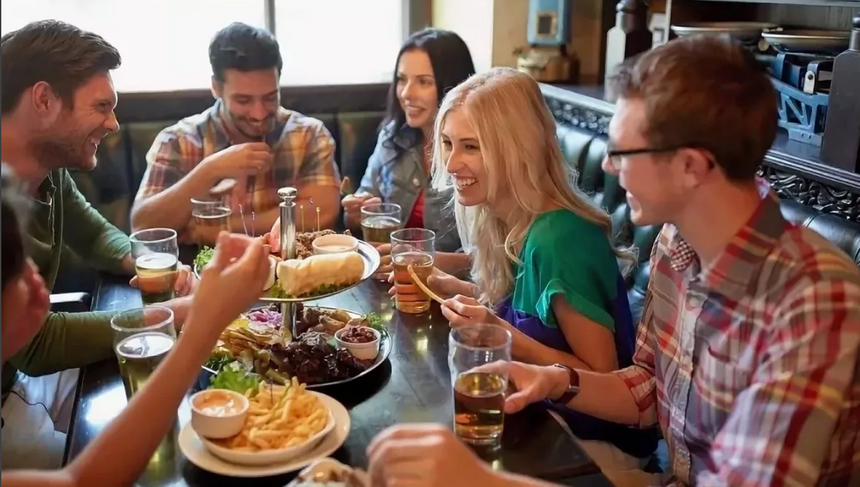 Майские праздники: как не навредить организму перееданием