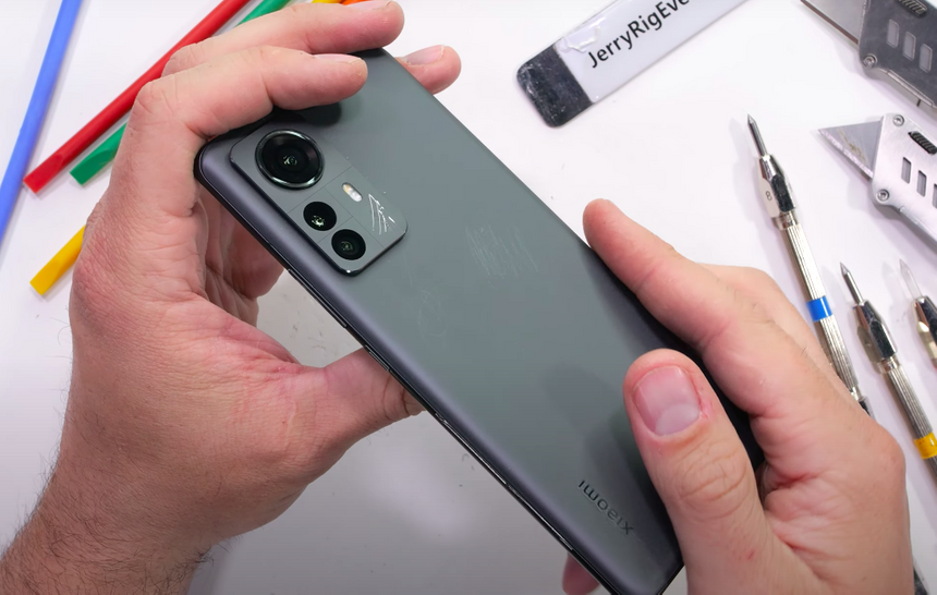 Кто прочнее: Xiaomi 12 Pro или OnePlus 10 Pro