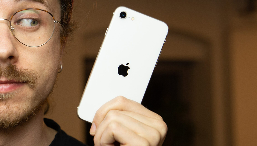 В России стартовали продажи новых iPhone. Правда, продажи неофициальные