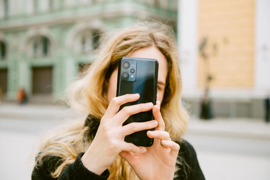 По автономности и мощности процессора это самый крутой смартфон до 20 тысяч рублей