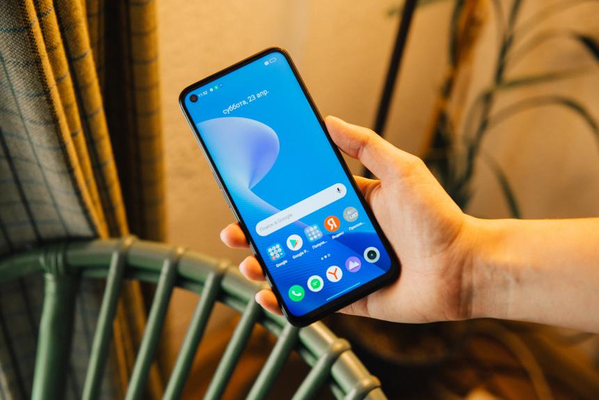 Не выглядит дороже, чем он есть, но есть много смартфонов, которые выглядят хуже за эти же деньги