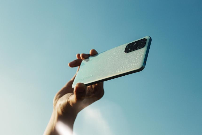 Какими смартфонами пользуется глава Xiaomi? Их сразу четыре штуки