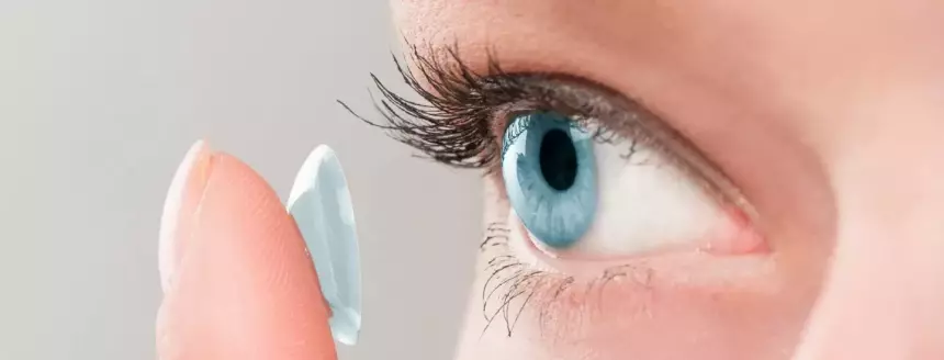 Почему вам не стоит спать в контактных линзах