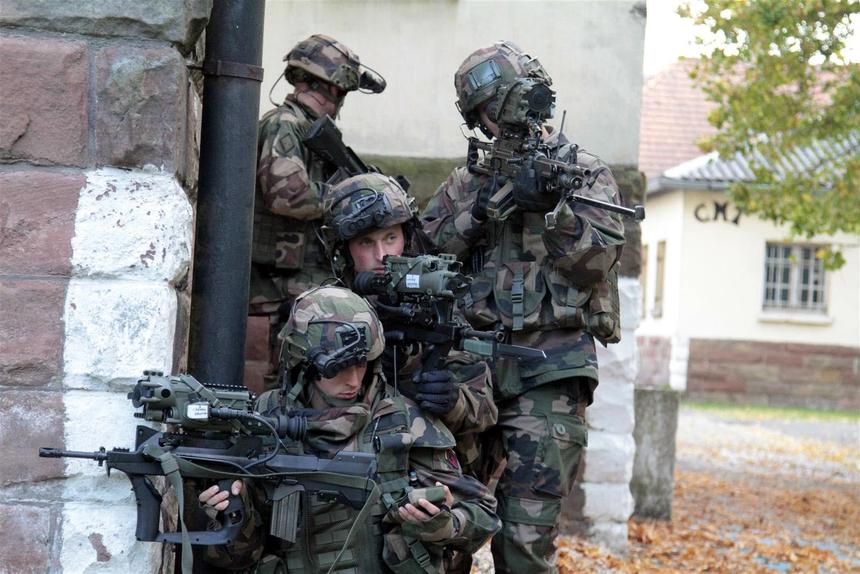 Французы в своём комплексе FELIN, стоимость варьируется в пределах 35 000 евро за комплект (французы дёшево не умеют и не любят)