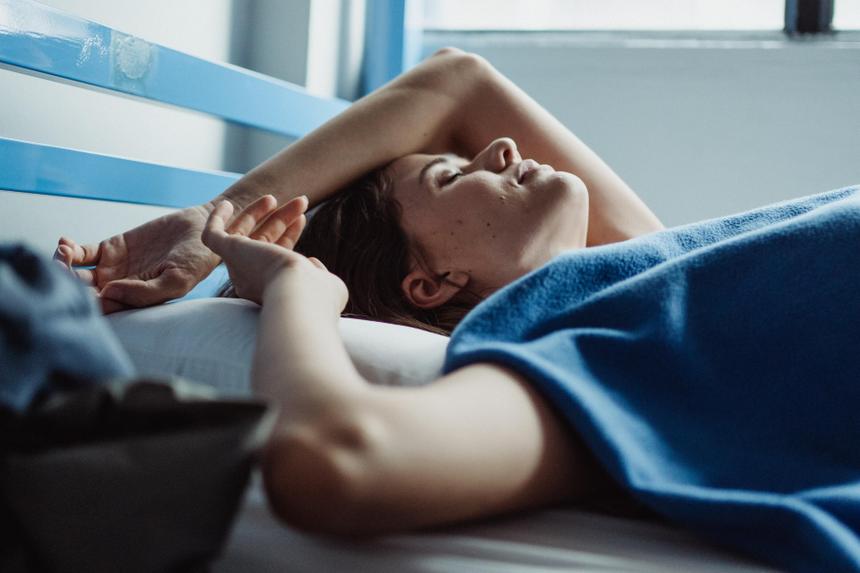 Почему после еды опасно лежать