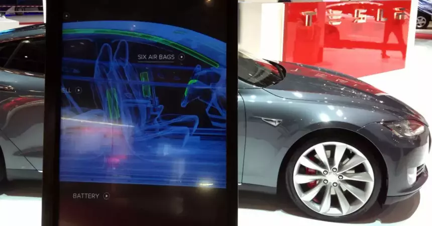 Хакер взломал и угнал электромобиль Tesla всего за 2 минуты