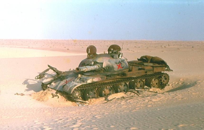 Подбитый сирийский Т-62 на Синае 1973 год