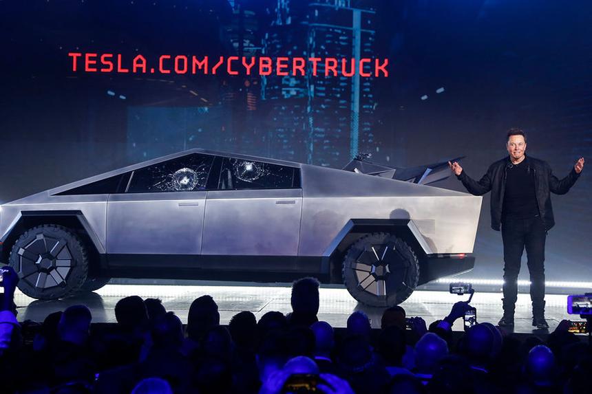 Илон Маск пообещал выпустить электропикап Tesla Cybertruck уже в 2023 году