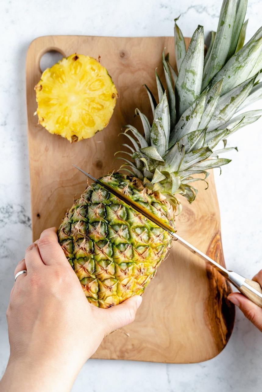 Врач рассказала, кому вредно для здоровья есть ананас