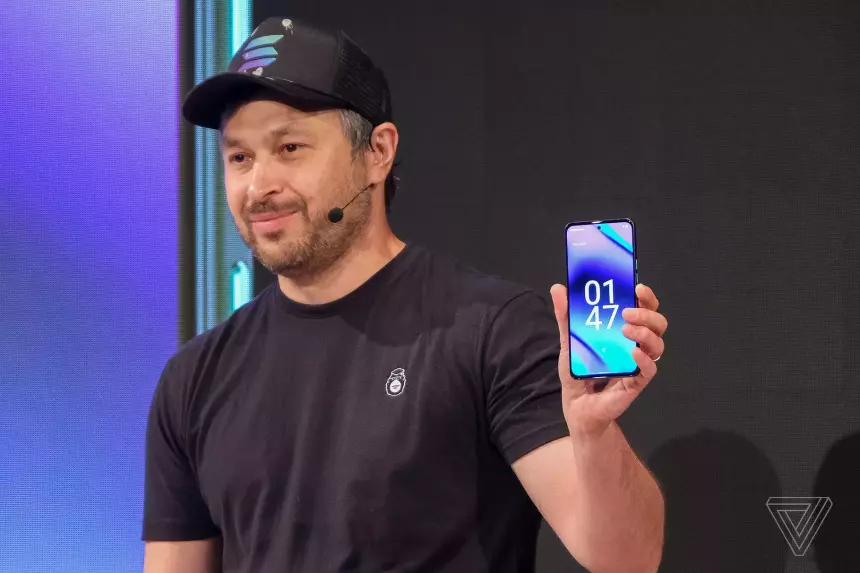 Флагманский криптосмартфон Solana Saga выйдет в 2023 году. Что о нем известно