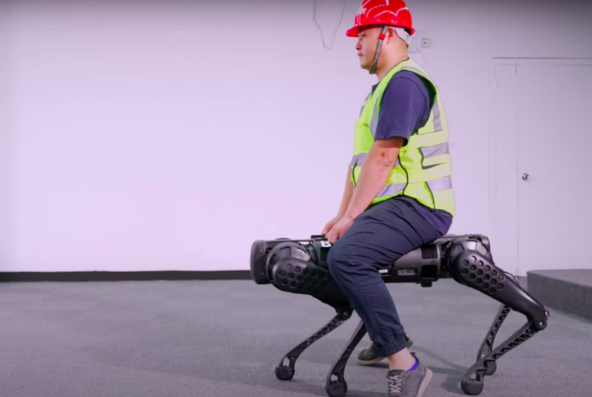 ​​Китайский робот смог покатать человека весом более 100 кг