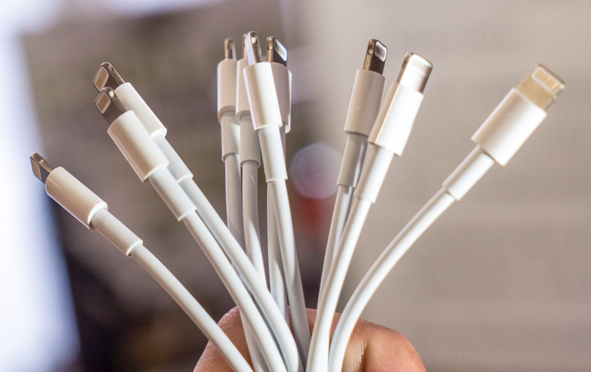 В России начали продавать зарядки на iPhone за 4,5 тысячи рублей