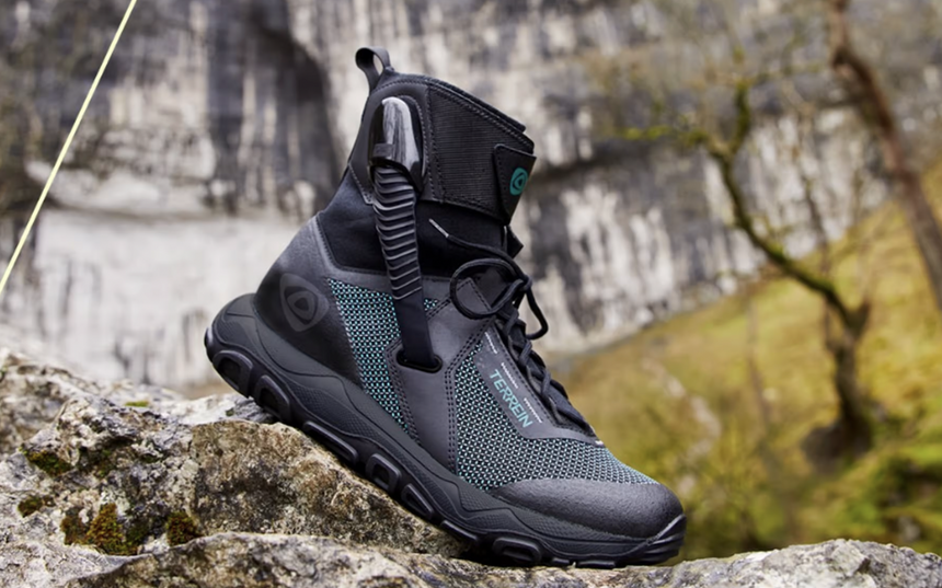 В эти ботинки встроены гидравлические поршни