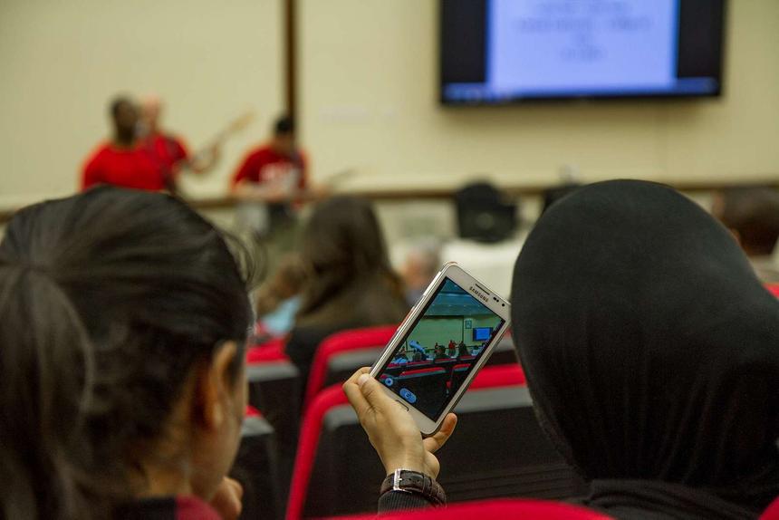 Кувейтец заказал смартфон, но получил только письмо с извинениями в коробке