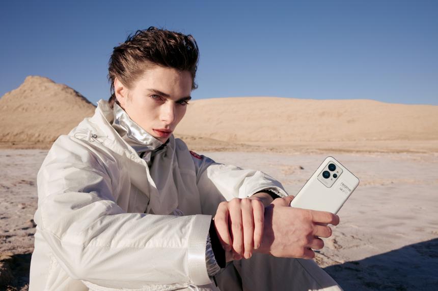 Объявлена российская цена лучшего смартфона Realme 2022 года