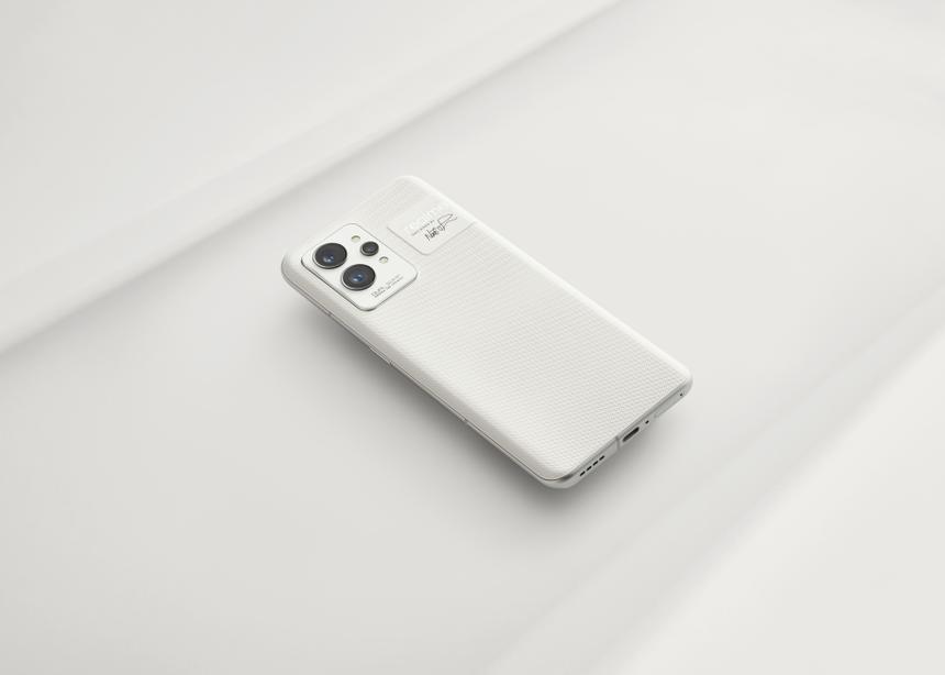Объявлена российская цена лучшего смартфона Realme 2022 года
