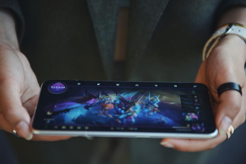 Это самый выгодный флагманский смартфон на середину 2022 года из продающихся в России официально